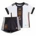 Billige Tyskland Thilo Kehrer #5 Børnetøj Hjemmebanetrøje til baby VM 2022 Kortærmet (+ korte bukser)